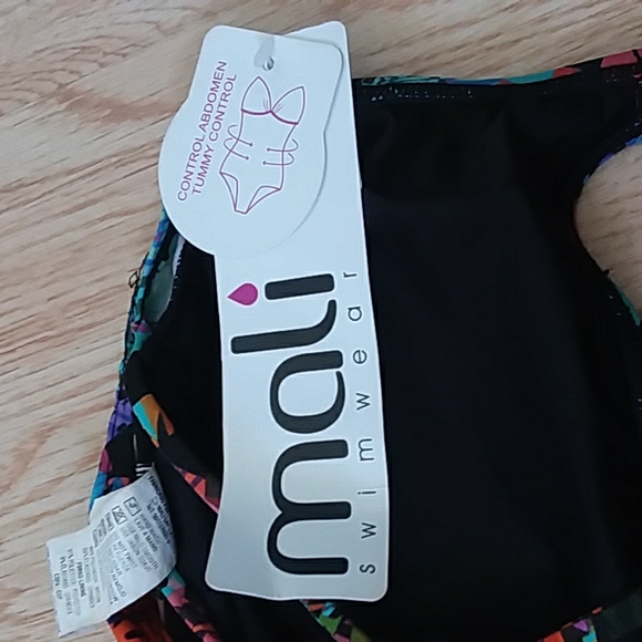 NWT Mali extreme tummy control swimsuit - Picture 6 of 8